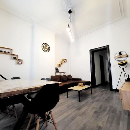 Chambre Privee Au 3E Etage Sans Ascenceur En Plein Centre De Charleroi Apartment Exterior photo