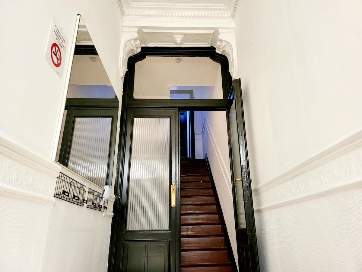 Chambre Privee Au 3E Etage Sans Ascenceur En Plein Centre De Charleroi Apartment Exterior photo