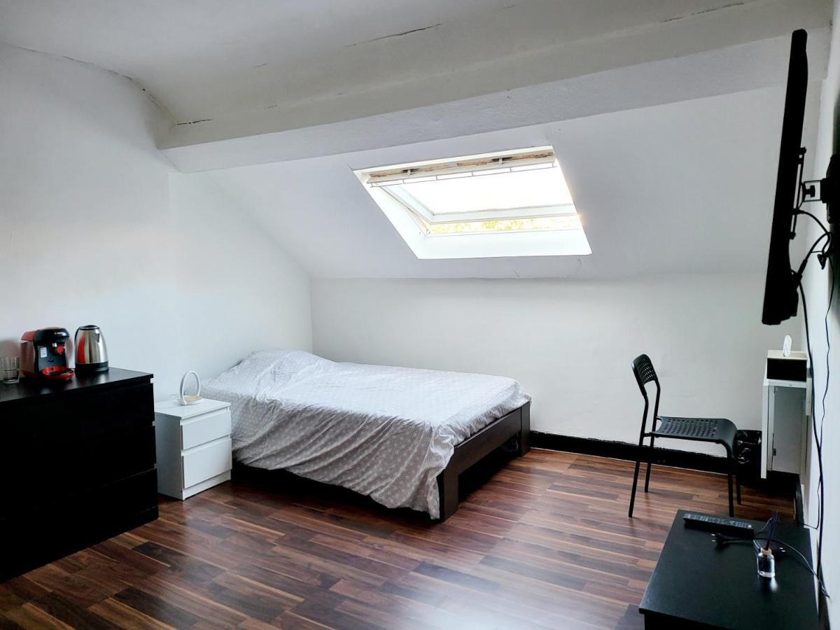 Chambre Privee Au 3E Etage Sans Ascenceur En Plein Centre De Charleroi Apartment Exterior photo