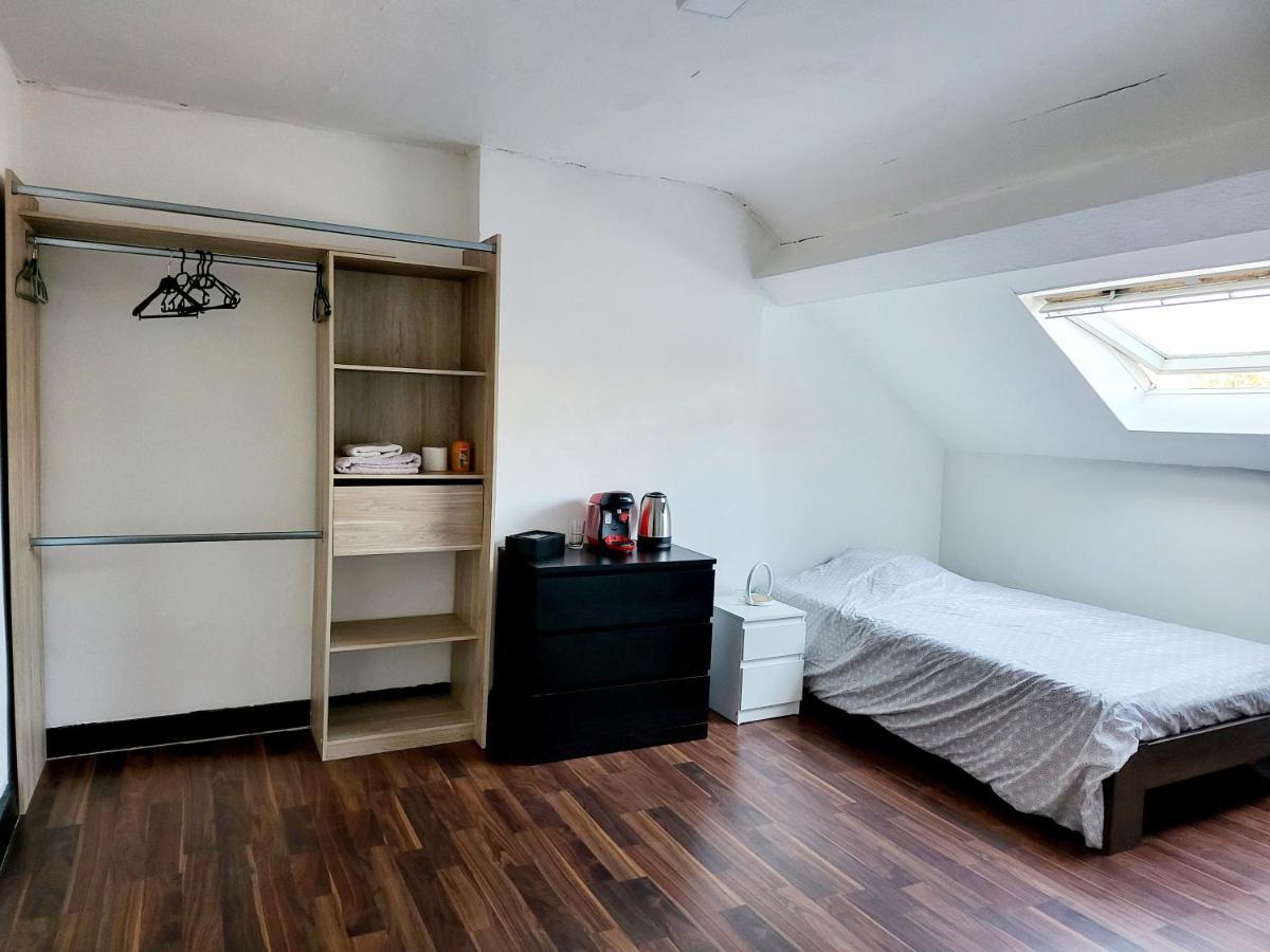Chambre Privee Au 3E Etage Sans Ascenceur En Plein Centre De Charleroi Apartment Exterior photo